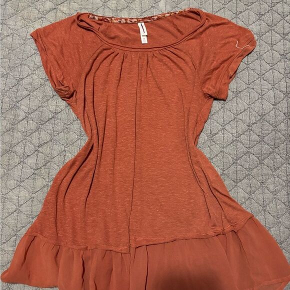 Xhilaration Tops - Xhilaration Women's Short Sleeve Top in Rust